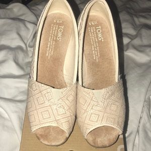 TOMS natural wedges